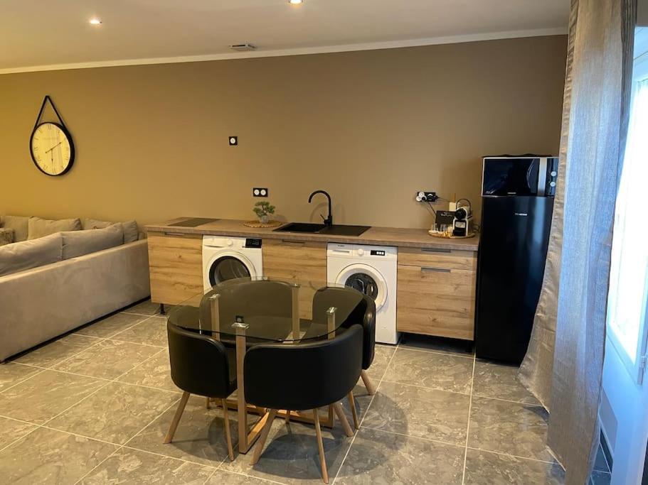 Maison Avec Jacuzzi Оранж Екстер'єр фото
